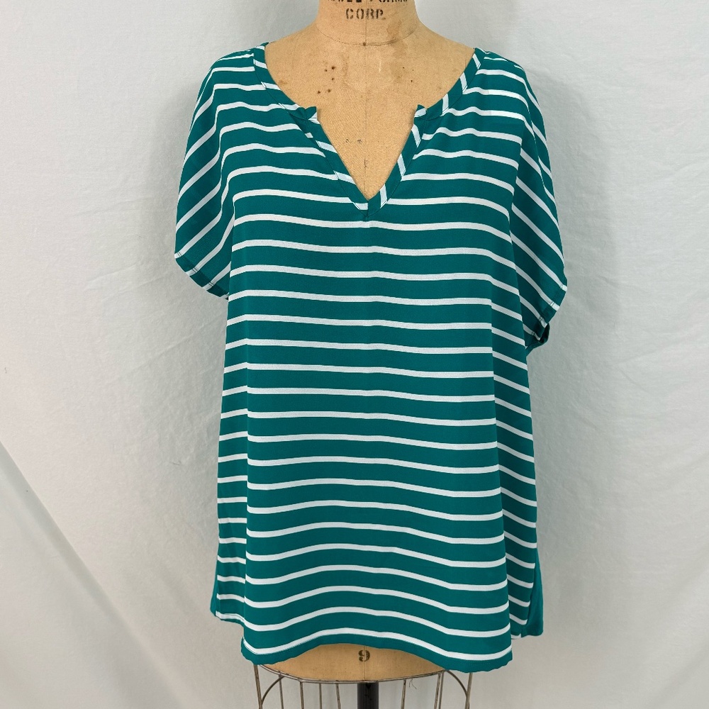Lane Bryant Outlet NWT Women's Striped Cap Sleeve V-Neck Blouse Size 14/16